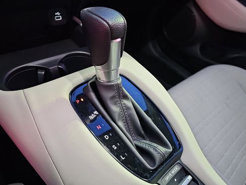 Used 2023 Honda HR-V LX image 14