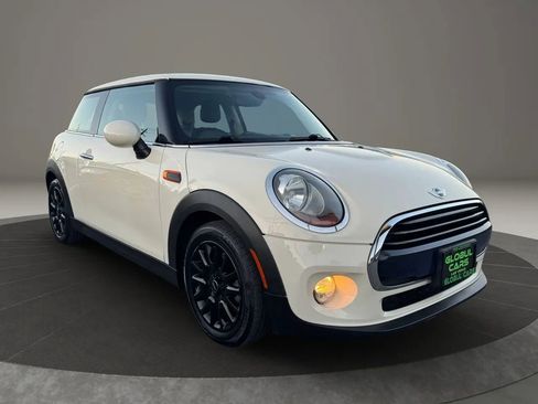 Used 2017 MINI Cooper 2-Door Hardtop image 4