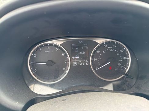 Used 2024 Nissan Kicks S image 11