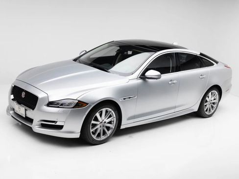 Used 2016 Jaguar XJ R-Sport RWD image 1