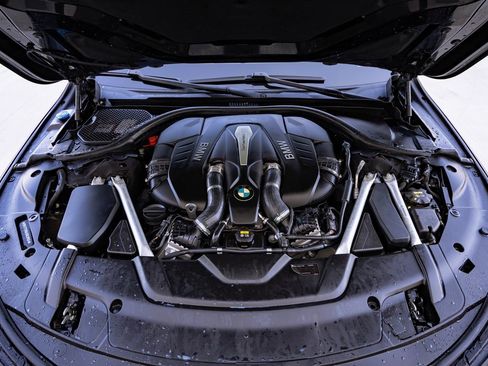 Used 2019 BMW 750i xDrive w/ Executive Package image 24