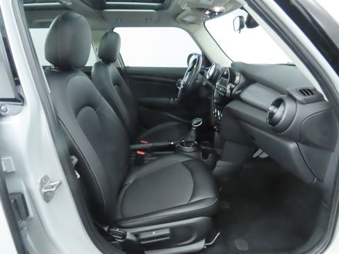 Used 2016 MINI Cooper 4-Door Hardtop image 19