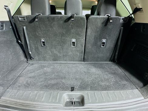Used 2024 Nissan Pathfinder SV FWD image 29