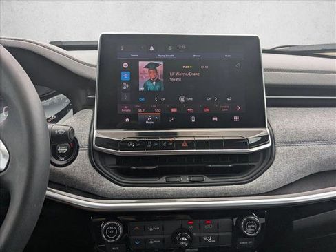 Used 2018 Jeep Compass Limited w/ Navigation Group FWD image 12