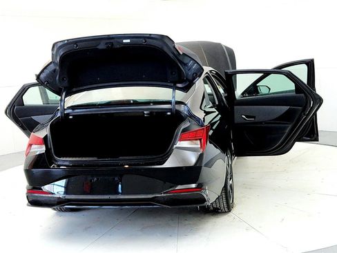 Used 2023 Hyundai Elantra Limited image 11