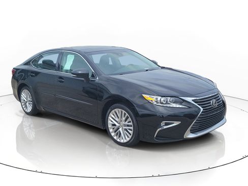 Used 2018 Lexus ES 350 w/ Luxury Package w/Wood Trim FWD image 2