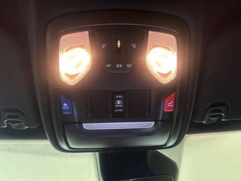 Used 2025 RAM 1500 Big Horn AWD/4WD image 33