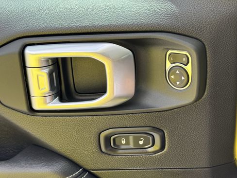 Used 2023 Jeep Wrangler Sahara image 26