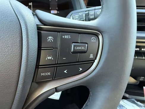 Used 2025 Lexus UX 300h AWD image 11