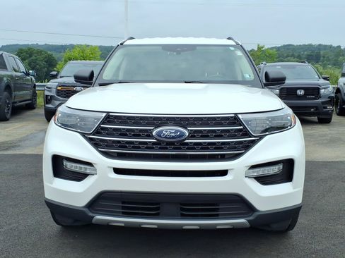 Used 2020 Ford Explorer XLT w/ Equipment Group 202A AWD/4WD image 2
