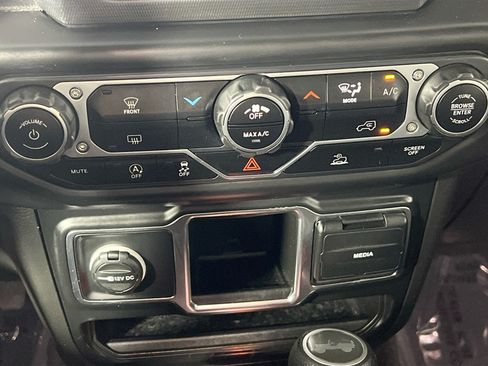 Used 2022 Jeep Wrangler Unlimited Sport AWD/4WD image 26