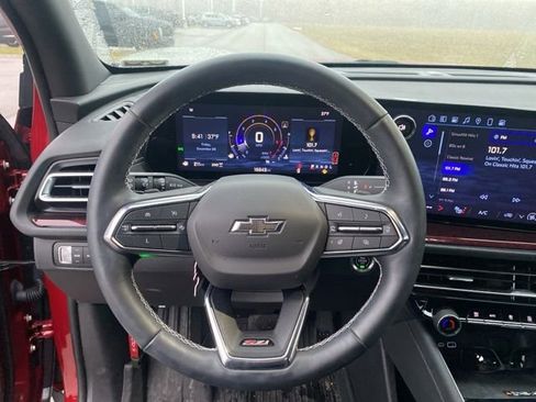 Used 2024 Chevrolet Traverse Z71 image 16