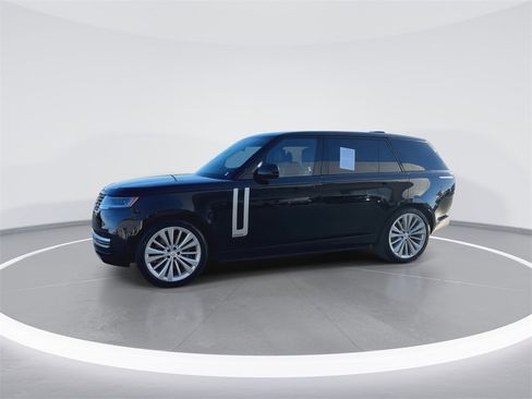 Used 2025 Land Rover Range Rover Long Wheelbase Autobiography image 4