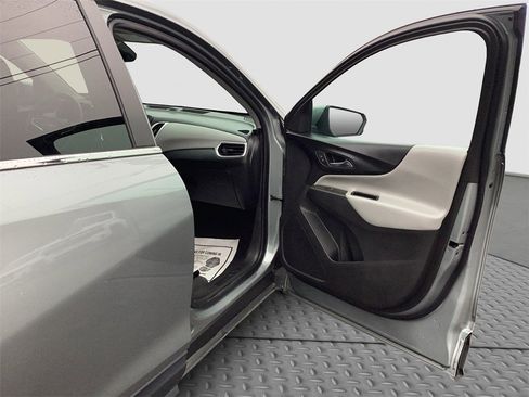 Used 2023 Chevrolet Equinox LT w/ Driver Convenience Package image 17