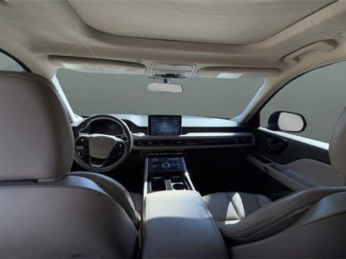 Used 2023 Lincoln Aviator Reserve w/ Equipment Group 201A image 9