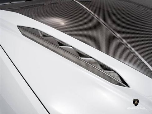 Used 2024 Lamborghini Urus Performante AWD/4WD image 5
