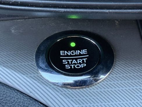 Used 2020 Ford Explorer XLT image 28