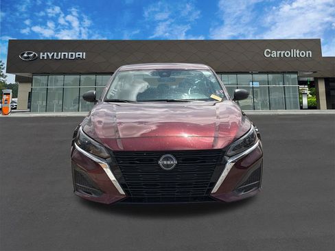 Used 2025 Nissan Altima 2.5 SV FWD image 2