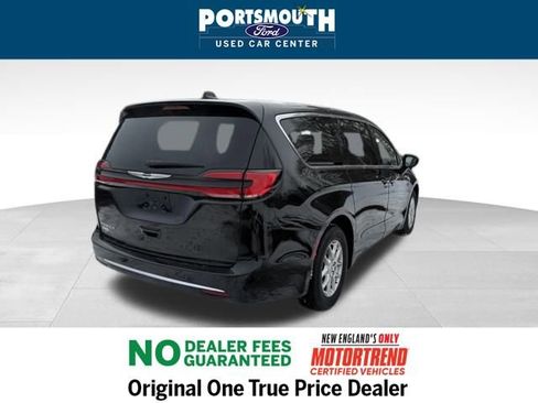 Used 2024 Chrysler Pacifica Touring-L image 28
