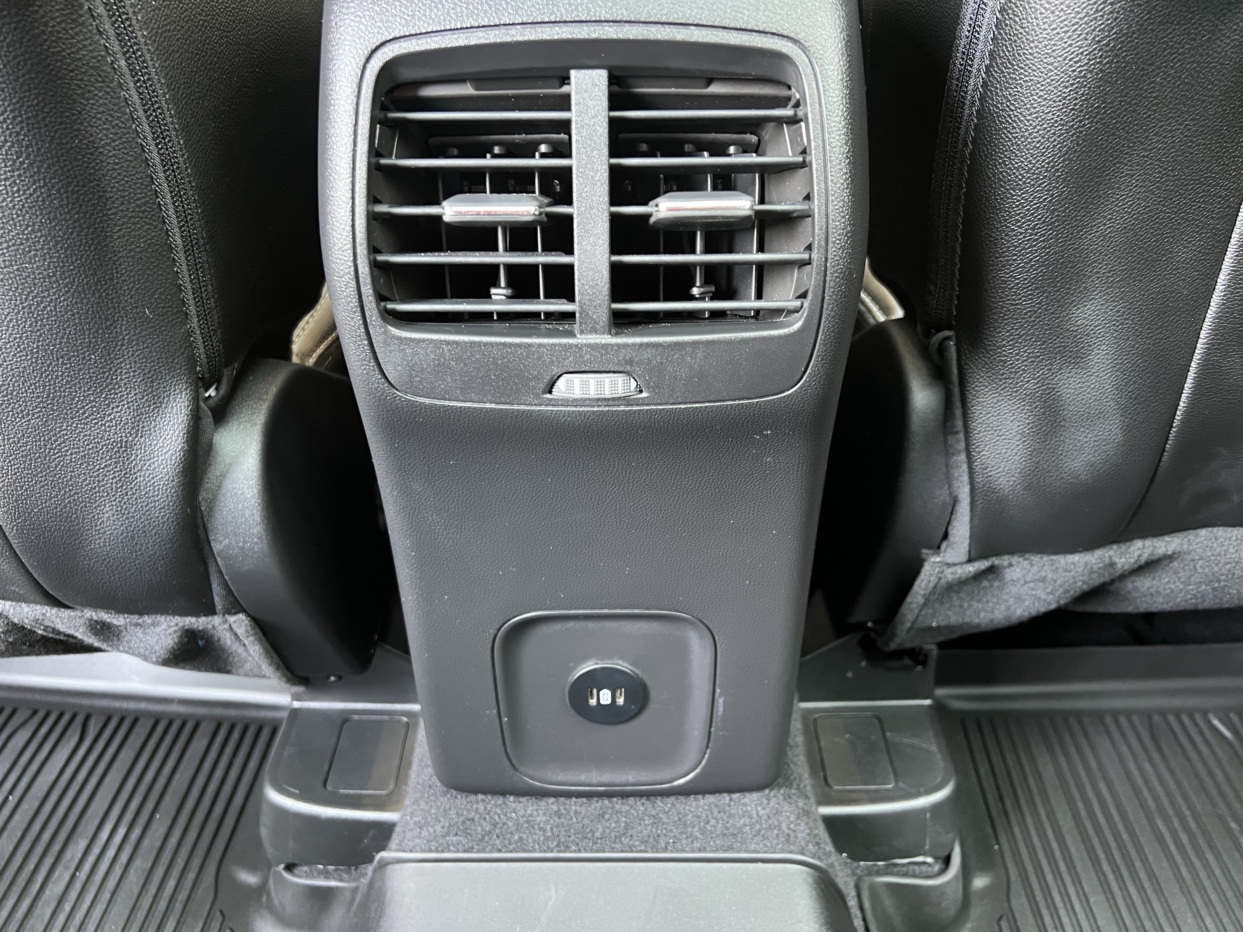 Used 2023 Ford Escape Platinum w/ Premium Technology Package AWD/4WD image 40