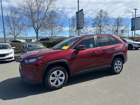 Used 2021 Toyota RAV4 LE image 5