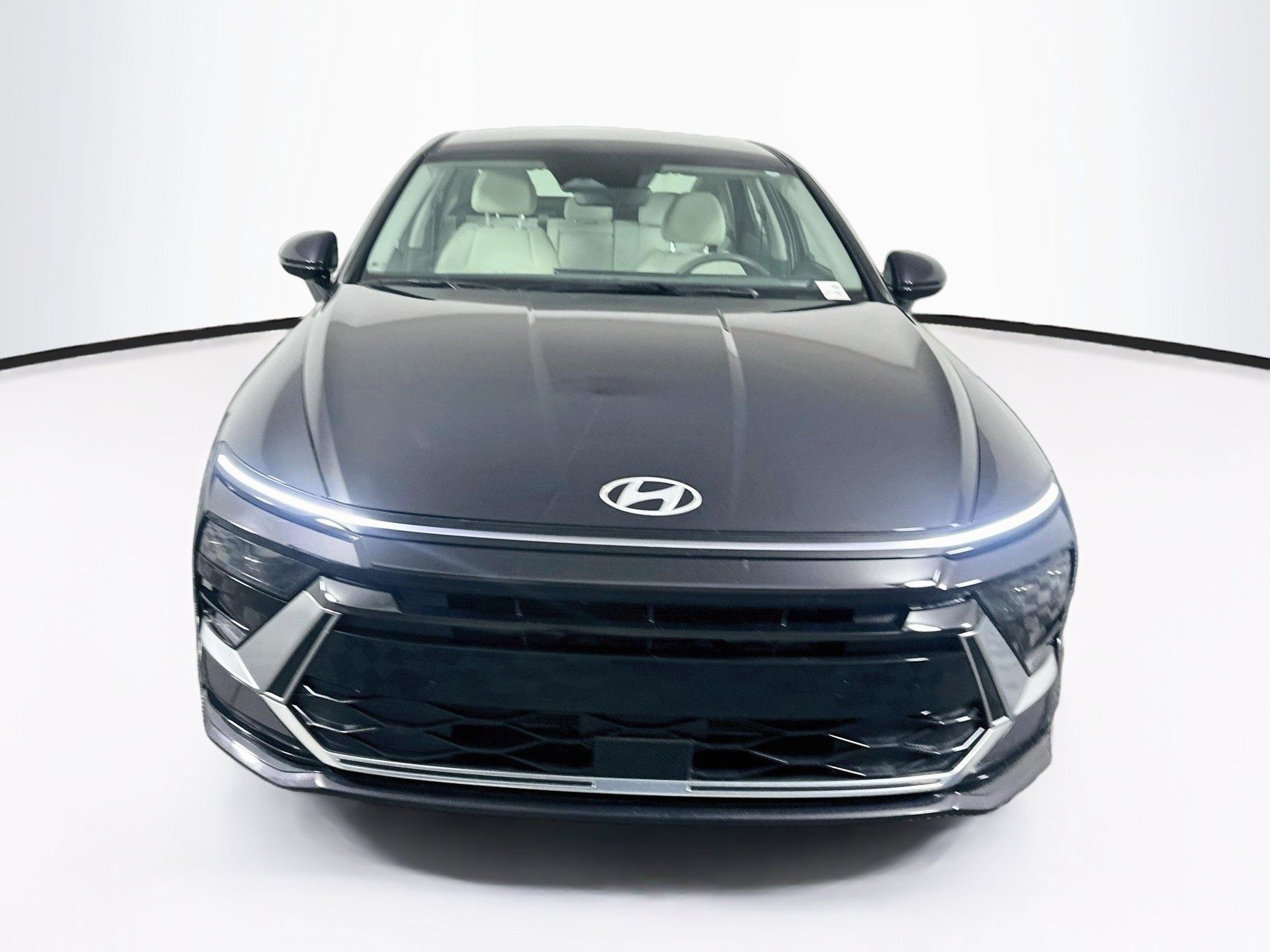 Used 2025 Hyundai Sonata SEL FWD image 2