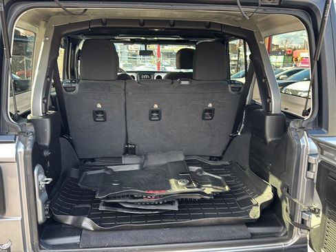 Used 2021 Jeep Wrangler Unlimited Islander image 31