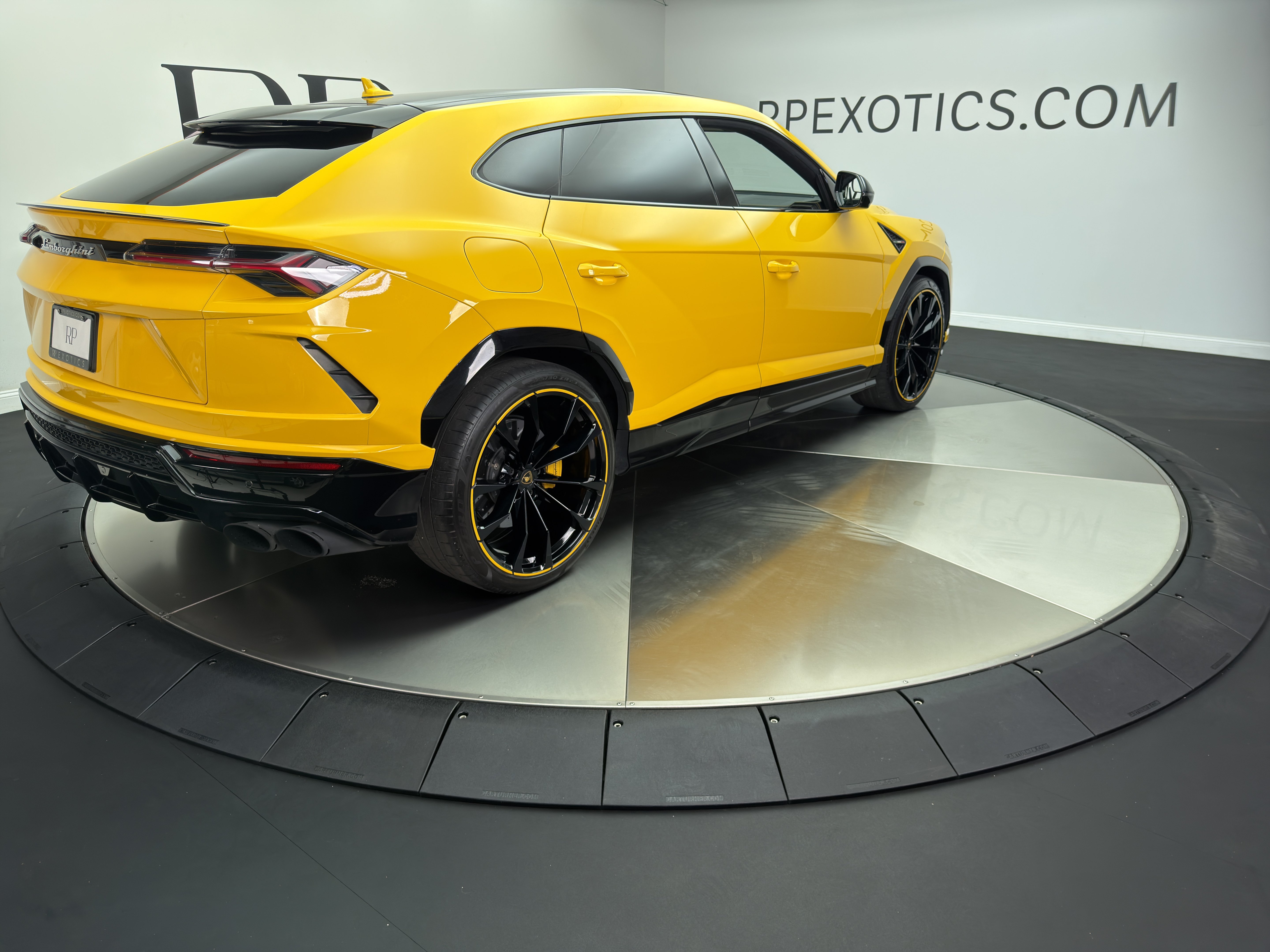 Used 2021 Lamborghini Urus AWD/4WD image 6
