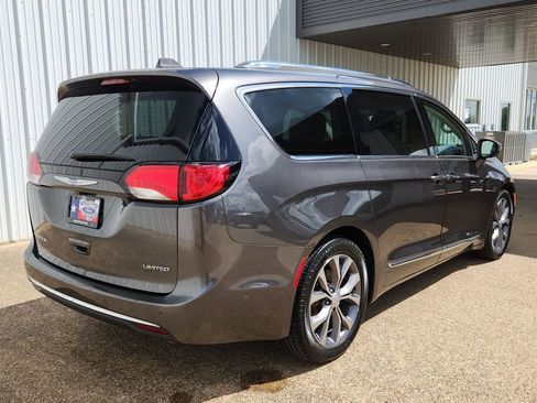 Used 2018 Chrysler Pacifica Limited w/ Advanced Safetytec Group FWD image 24