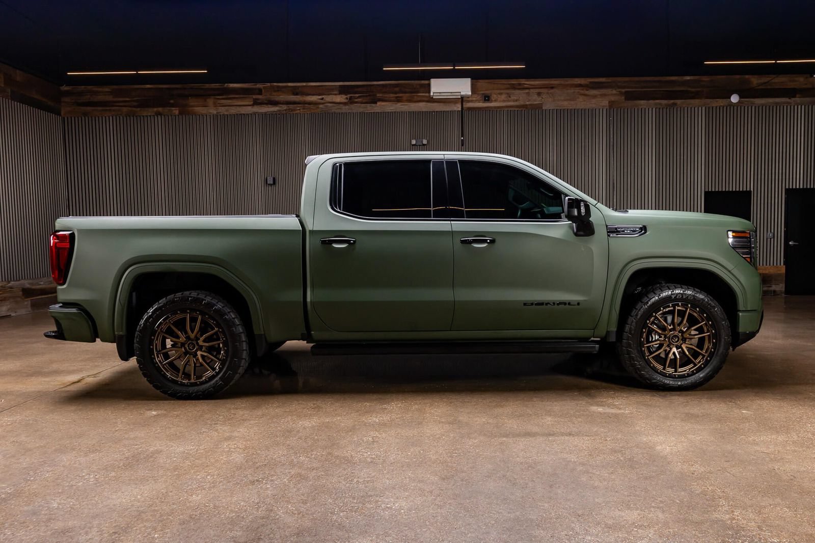 Used 2025 GMC Sierra 1500 Denali Ultimate AWD/4WD image 10