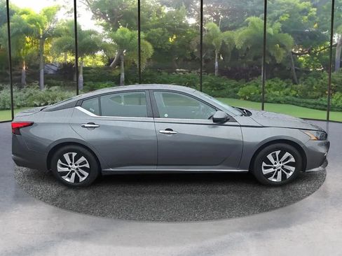 Used 2022 Nissan Altima 2.5 S FWD image 4