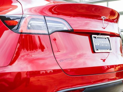 Used 2021 Tesla Model Y Long Range image 13