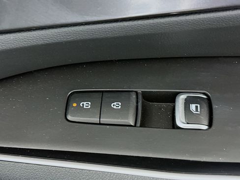 Used 2025 Kia Sorento S FWD image 29