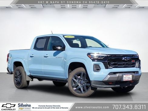 Used 2025 Chevrolet Colorado Z71 w/ Technology Package AWD/4WD image 1