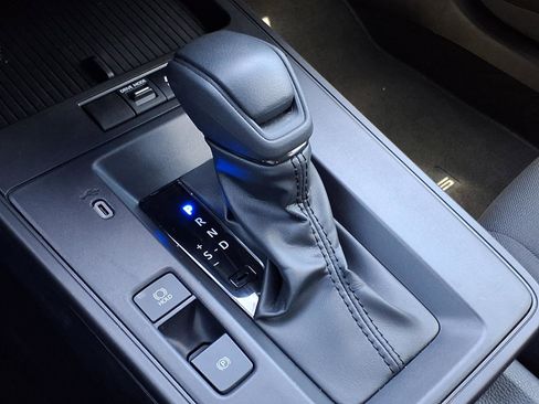 Used 2026 Toyota Corolla Cross SE w/ Moonroof Package image 17