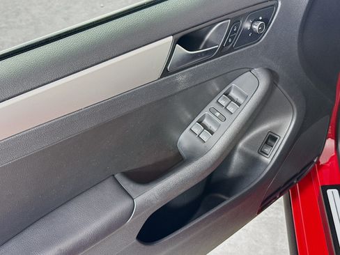 Used 2014 Volkswagen Jetta GLI FWD image 18