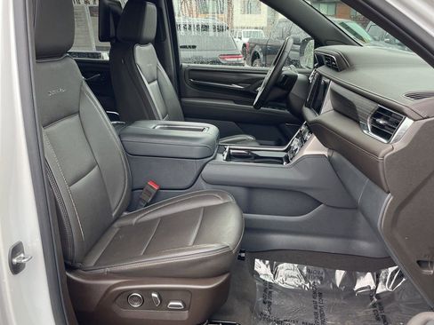 Used 2024 GMC Yukon XL Denali AWD/4WD image 15