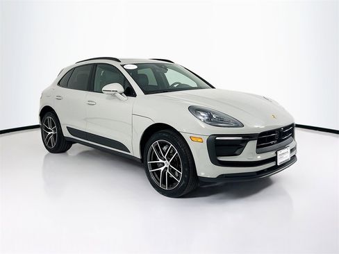 Certified 2025 Porsche Macan image 6