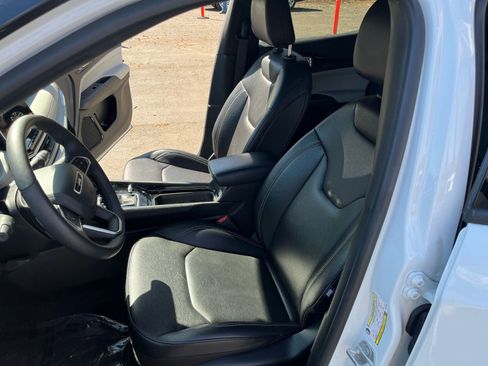 Used 2025 Jeep Compass Limited image 37