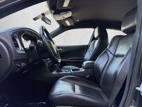 Used 2019 Dodge Charger SXT w/ Leather Interior Group RWD image 11