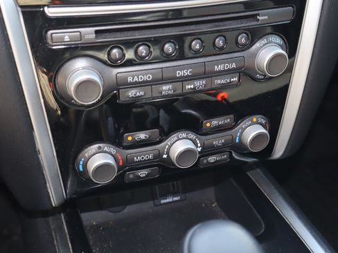 Used 2020 Nissan Pathfinder SV FWD image 23