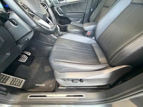 Used 2023 Volkswagen Tiguan SE R-Line AWD/4WD image 17