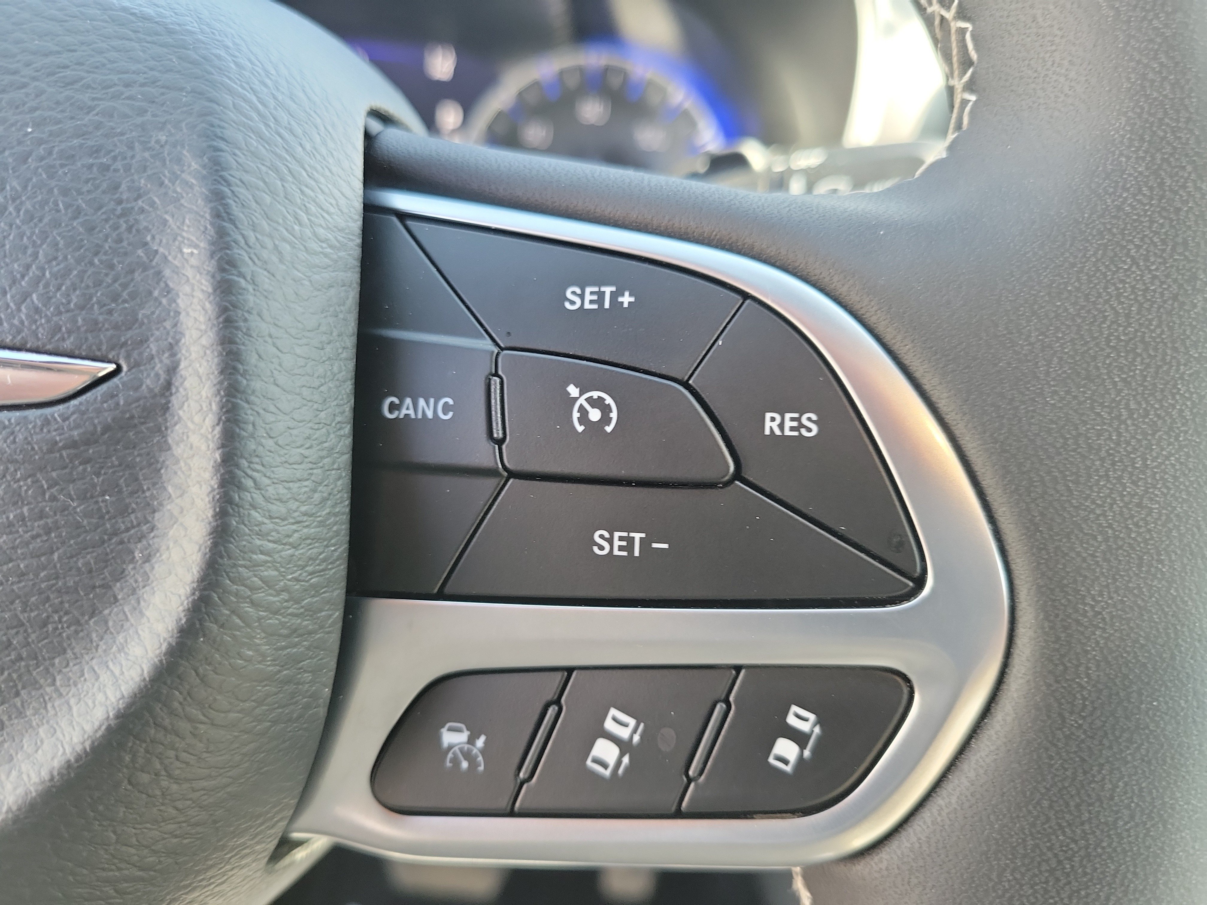 Used 2025 Chrysler Pacifica Select FWD image 15