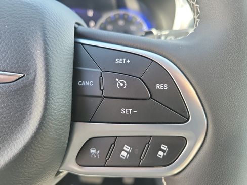 Used 2025 Chrysler Pacifica Select FWD image 15
