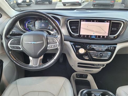 Certified 2021 Chrysler Pacifica Touring-L image 7