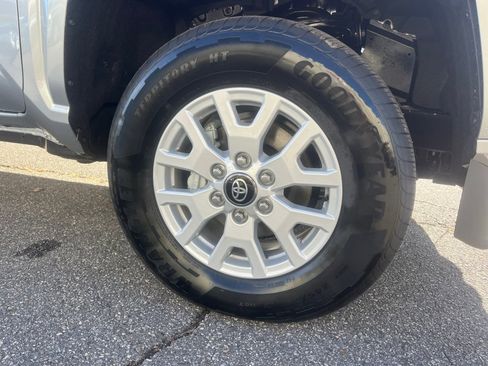 Certified 2025 Toyota Tacoma SR5 image 25