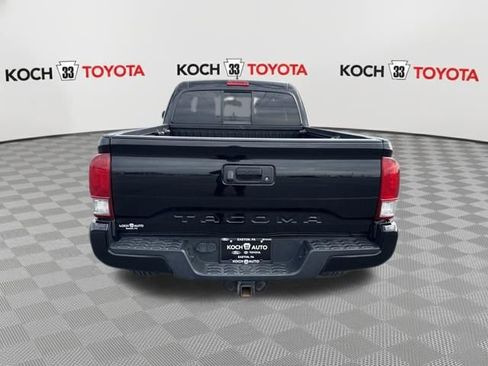 Used 2017 Toyota Tacoma TRD Sport w/ Tow Package (A/T) image 7