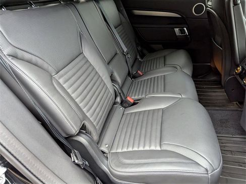 New 2025 Land Rover Discovery Dynamic SE image 17