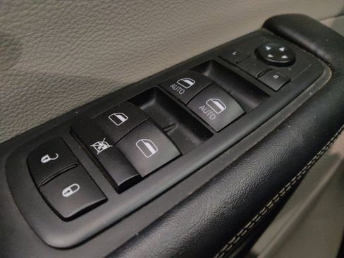 Used 2020 Chrysler Voyager Lxi FWD image 27