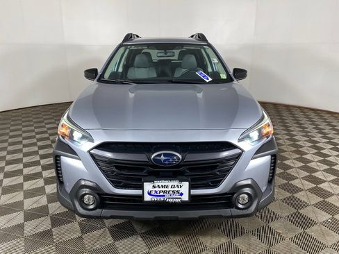 Used 2023 Subaru Outback Premium image 11